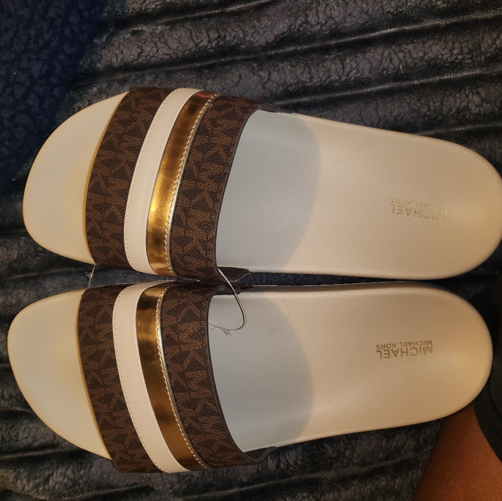 Michael Kors Pool slides. All offers are considered!